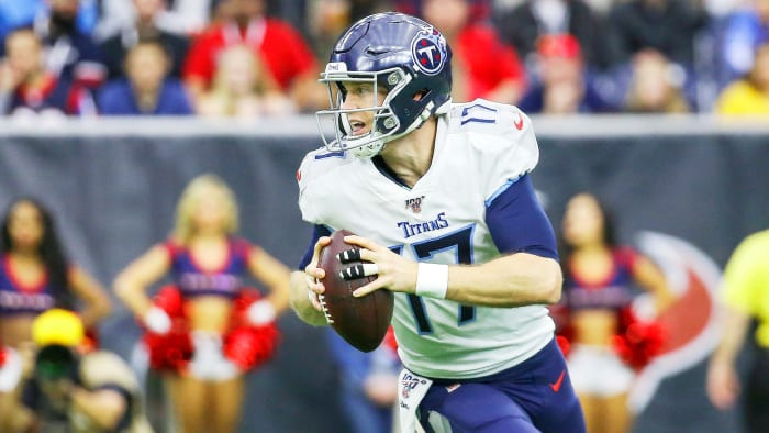 The Titans’ QB was steady as usual, throwing for 198 yards and two TDs on just 20 attempts.